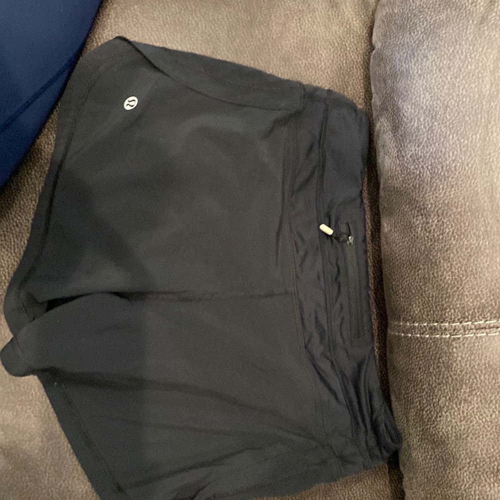 Black Lululemon not sure if tag was worn off inside